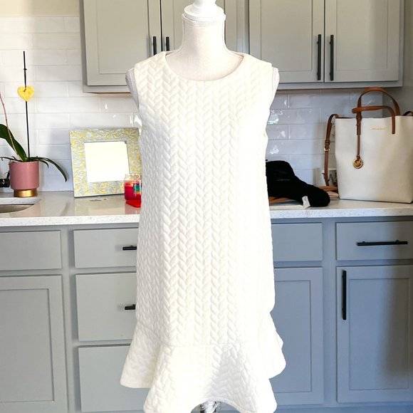 HYPR Dresses & Skirts - HYPR Ivory Jumper Classic Quilted Chevron Pattern Size Large NWT